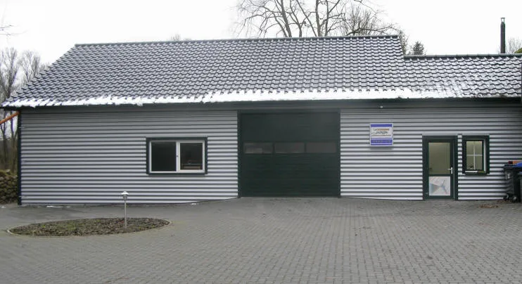 Werkstattgebäude der Lackiererei Junge in Breiholz